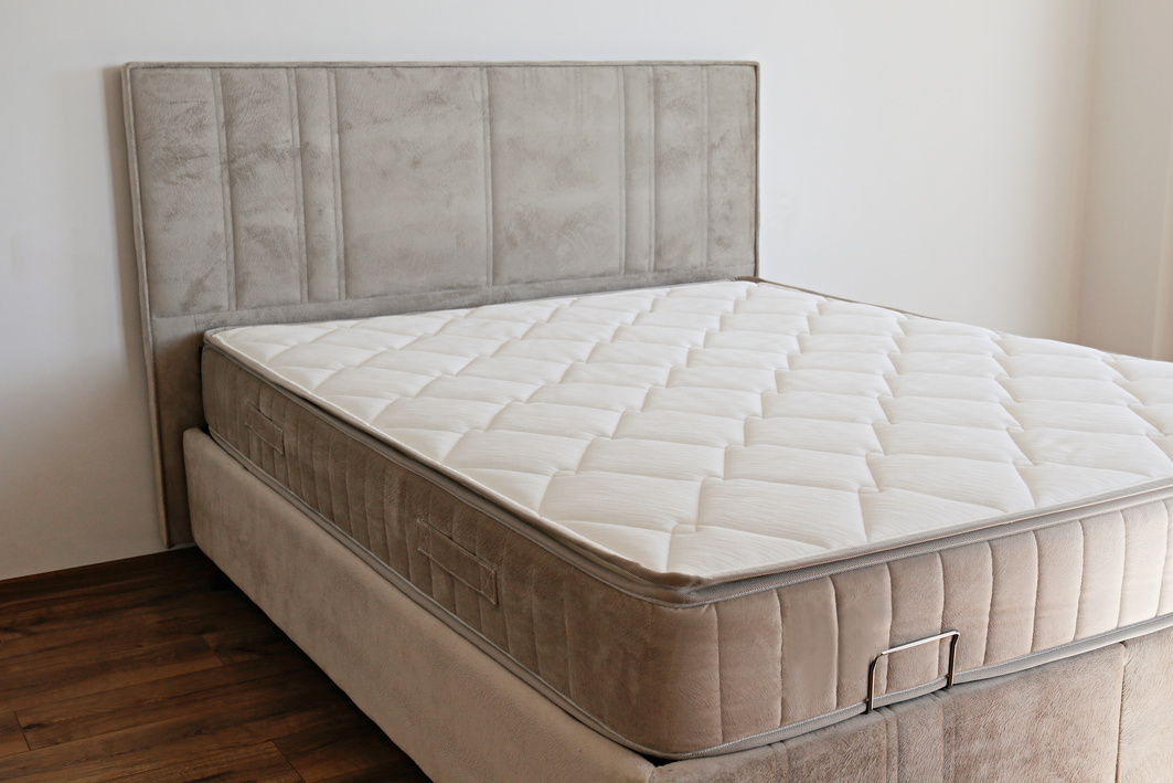 New white mattress.